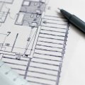 Magánszemélyek építkezésénél nem lesz kötelező a tervezői és kivitelezői felelősségbiztosítás